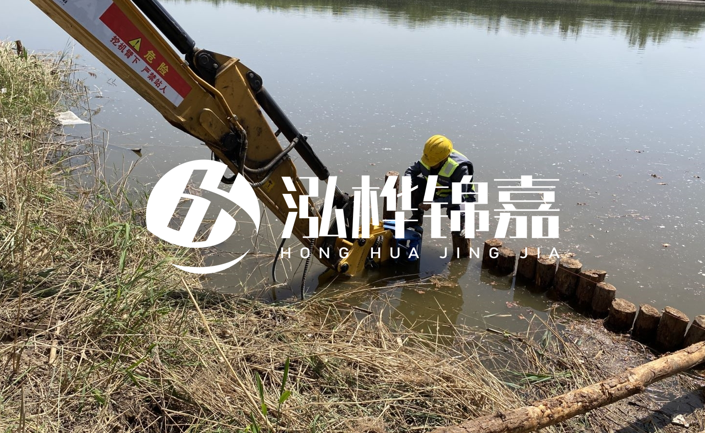 護(hù)坡樁選擇松木樁還是杉木？