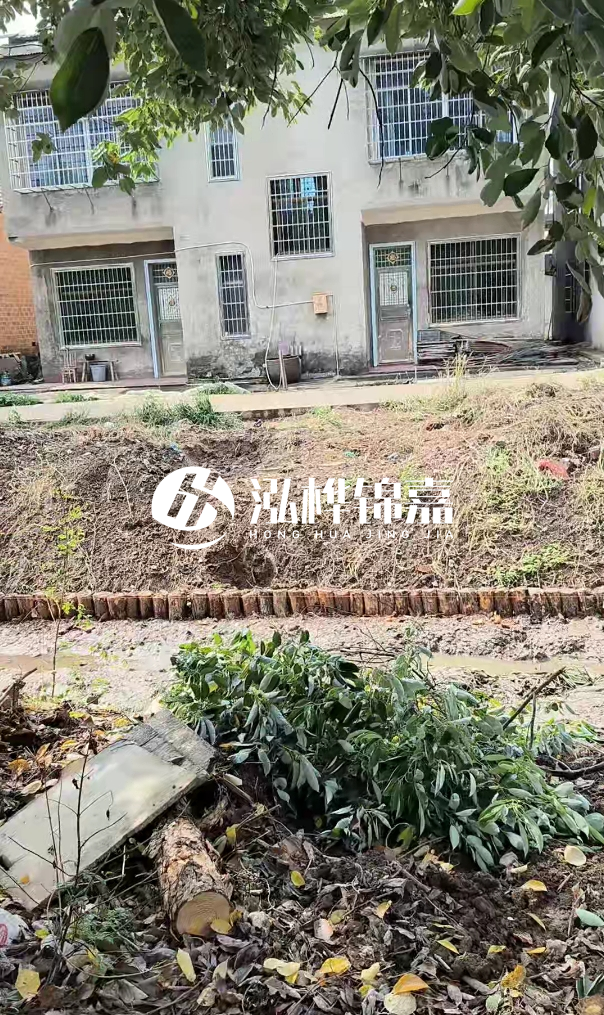 漳州挖機(jī)打木樁專業(yè)施工-挖機(jī)打木樁在狹窄河道邊怎么操作？