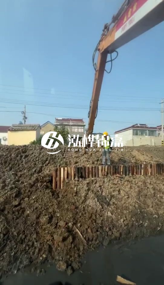 南陽挖機(jī)打木樁專業(yè)施工-打防汛木樁時(shí)選用多粗的木樁為宜？